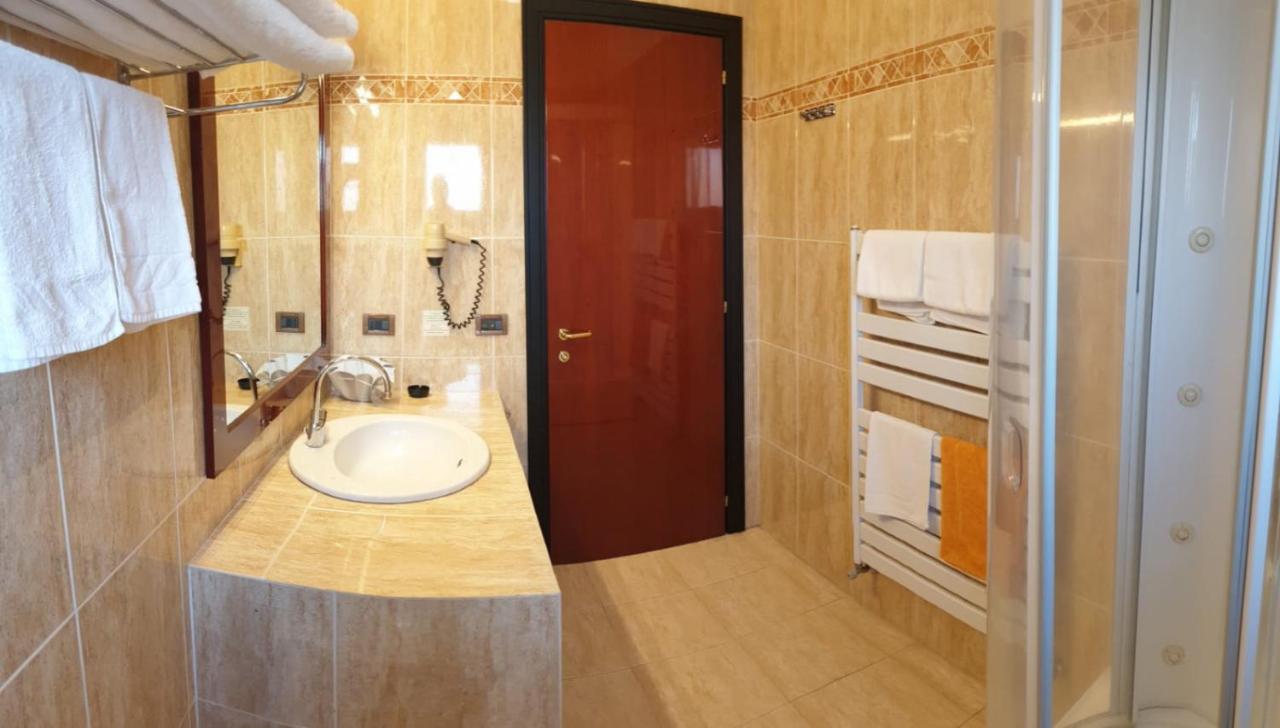 Palahotel Vallenoce Decollatura Extérieur photo